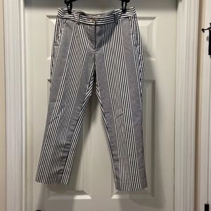 Super cute Michael Kors navy & white capris